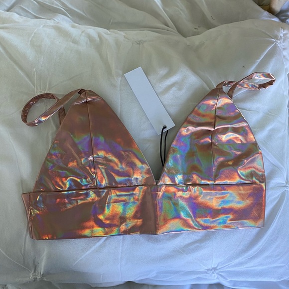 Gold holographic iridescent crop top - Picture 5 of 11